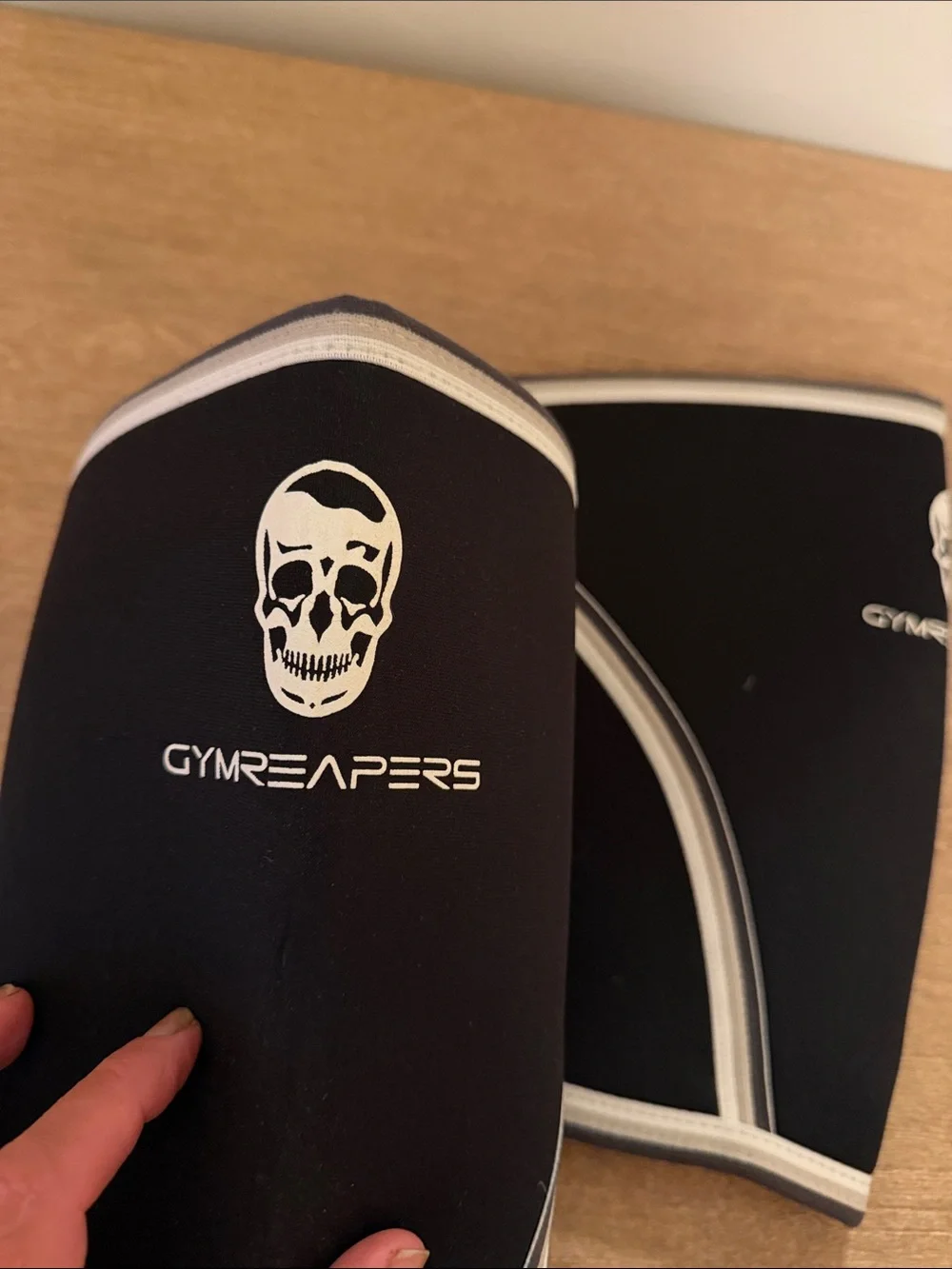 Black & White Gymreapers knee sleeves